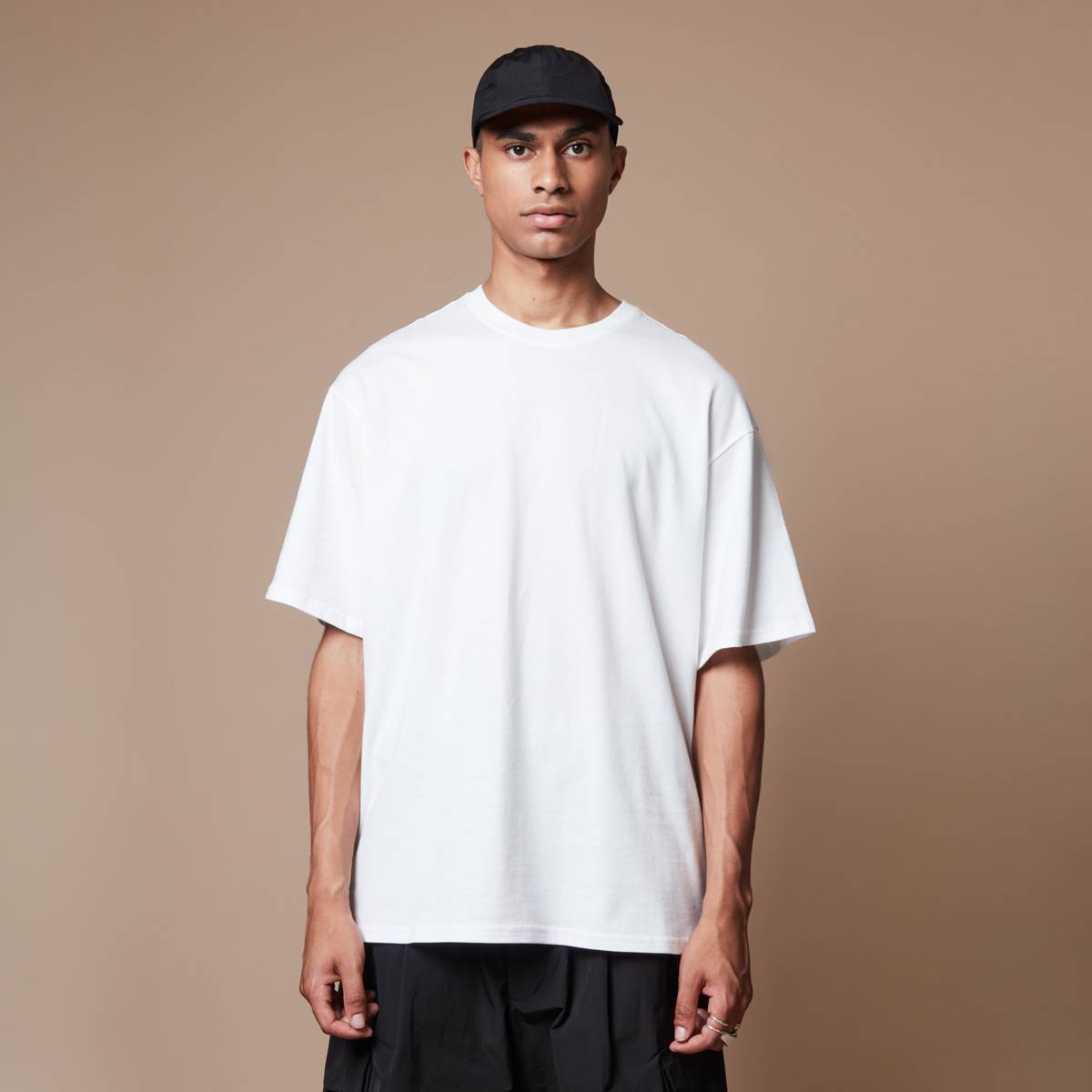 “lownn” シグネチャー Tシャツ（2色）｜lownn