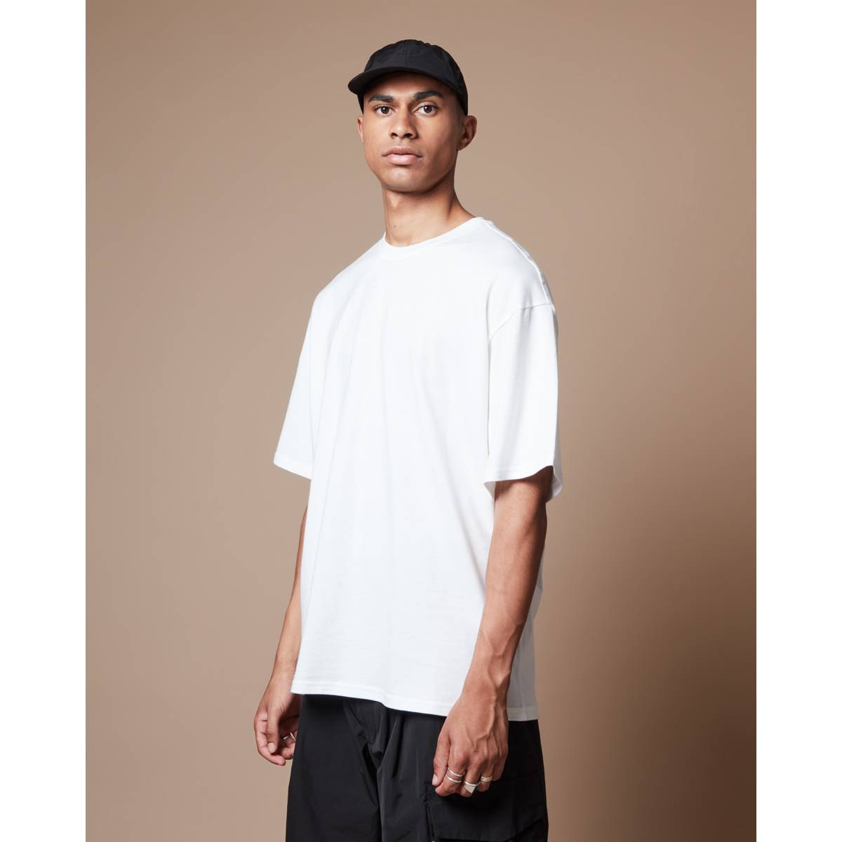 “lownn” シグネチャー Tシャツ（2色）｜lownn