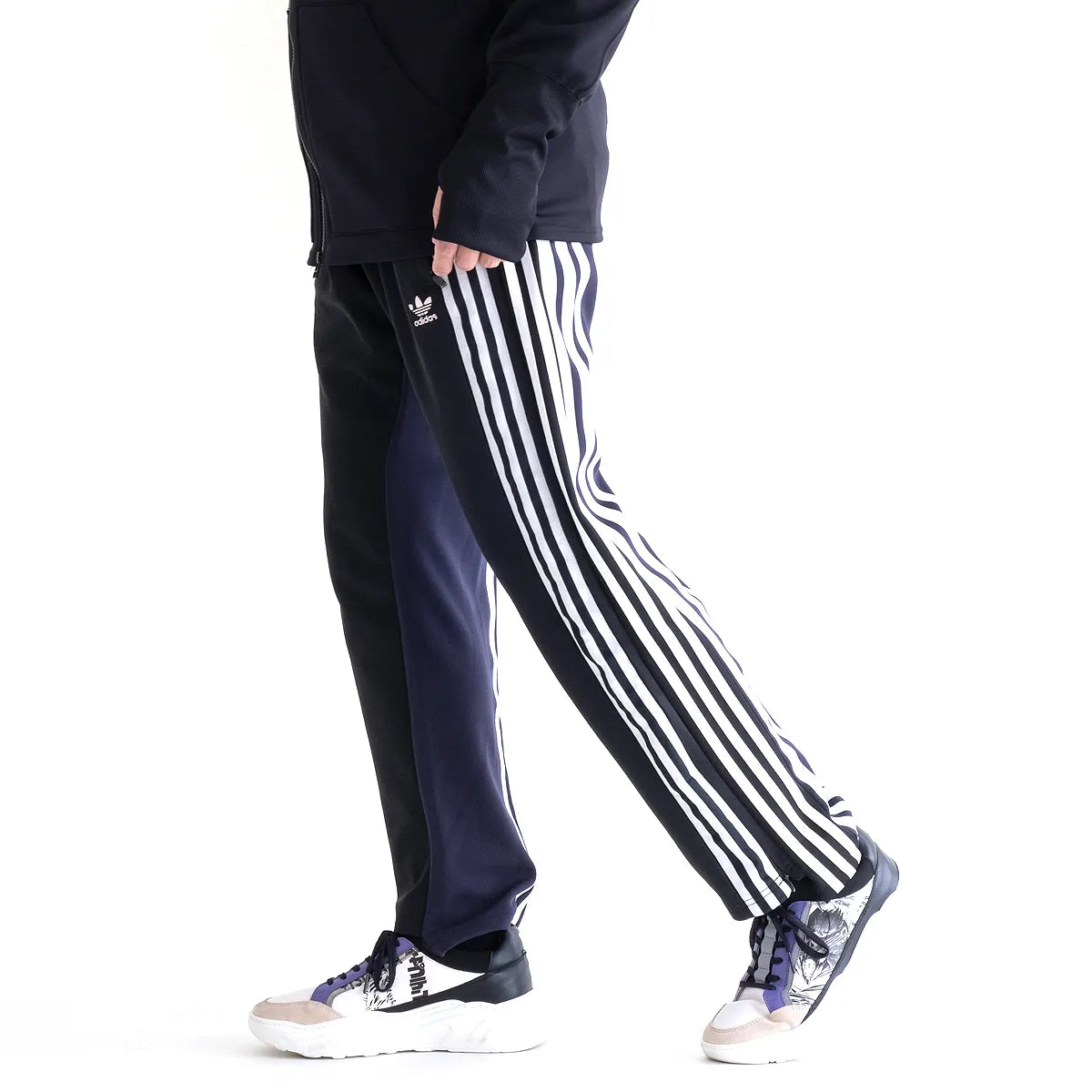 DISCOVERED DOCKING WIDE TRACK PANTS（2型）