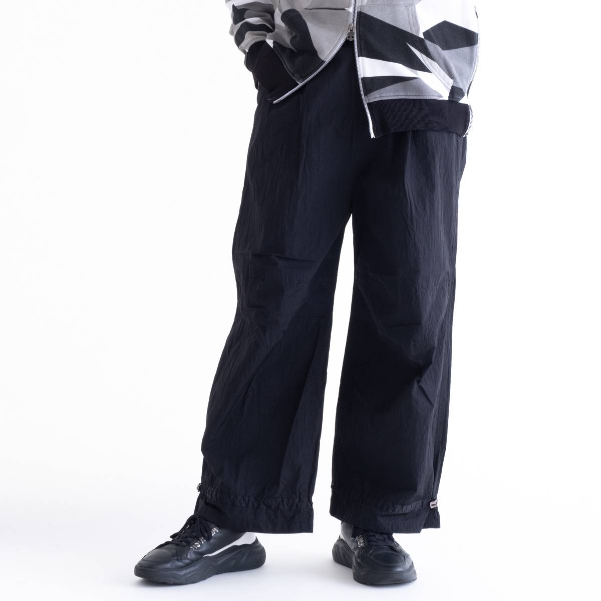 prasthana（プラスターナ）parachute over trousers OD 正規取扱通販