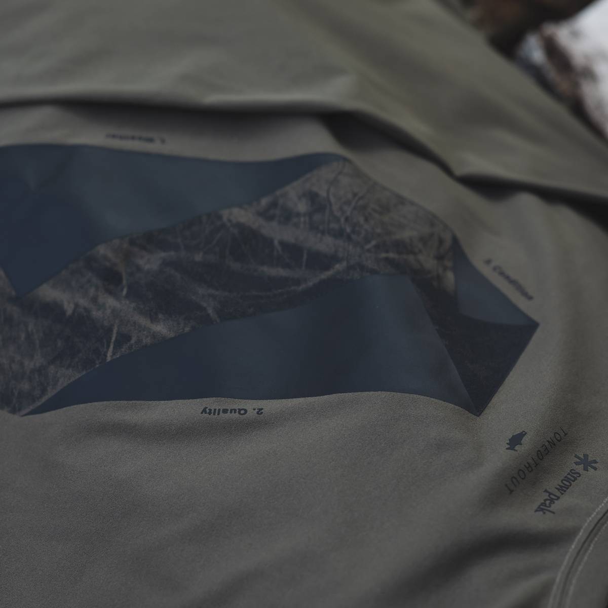 トーンドトラウト コラボ フォト ロング スリーブ Tシャツ（2色）｜Snow Peak