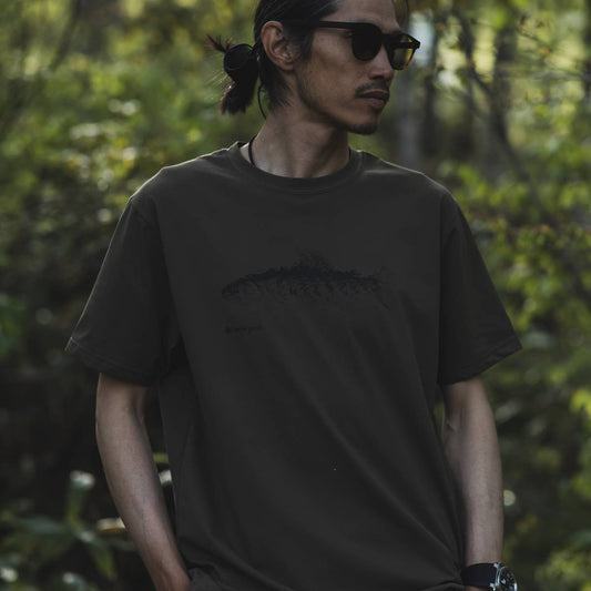 トーンドトラウト コラボ サイン オブ フィッシュ Tシャツ（2色）｜Snow Peak