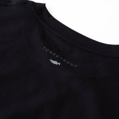 トーンドトラウト コラボ サイン オブ フィッシュ Tシャツ（2色）｜Snow Peak