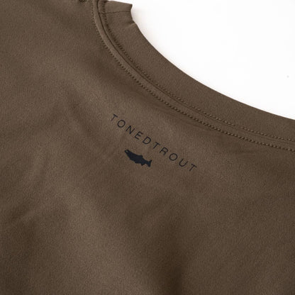 トーンドトラウト コラボ サイン オブ フィッシュ Tシャツ（2色）｜Snow Peak