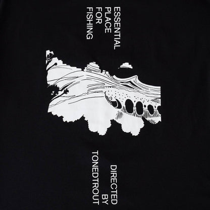 トーンドトラウト コラボ スイミング フィッシュ Tシャツ（2色）｜Snow Peak
