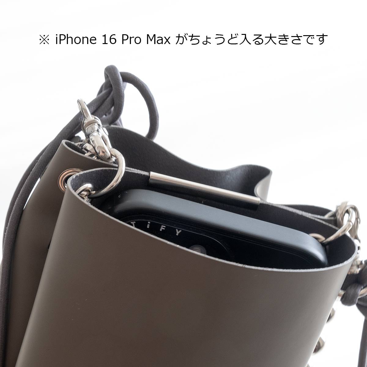 ウィメンズ ボール チェーン ハンドル ポーチ（2色）｜UJOH