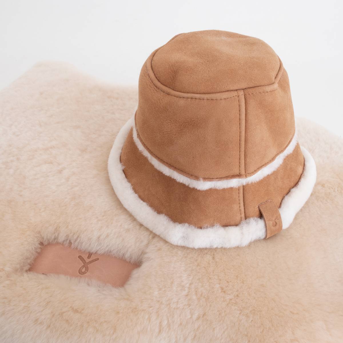 WOMEN EMU Australia Sheepskin Hat