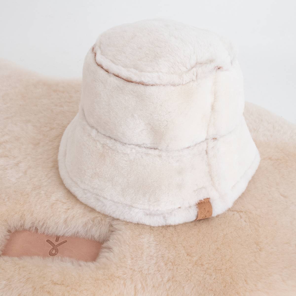 WOMEN EMU Australia Sheepskin Hat