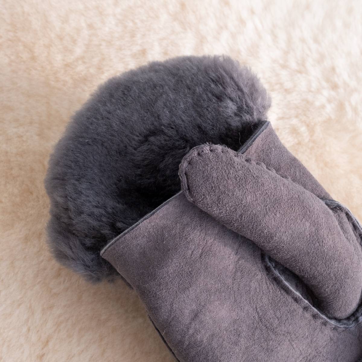WOMEN EMU Australia Montana Mittens（2色）