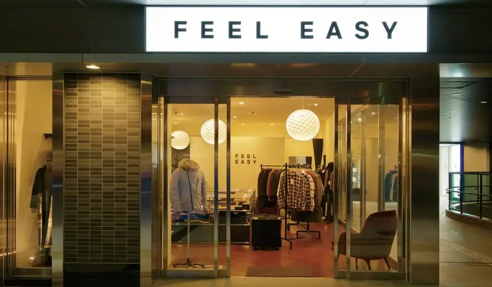 FEELEASY夜の外観