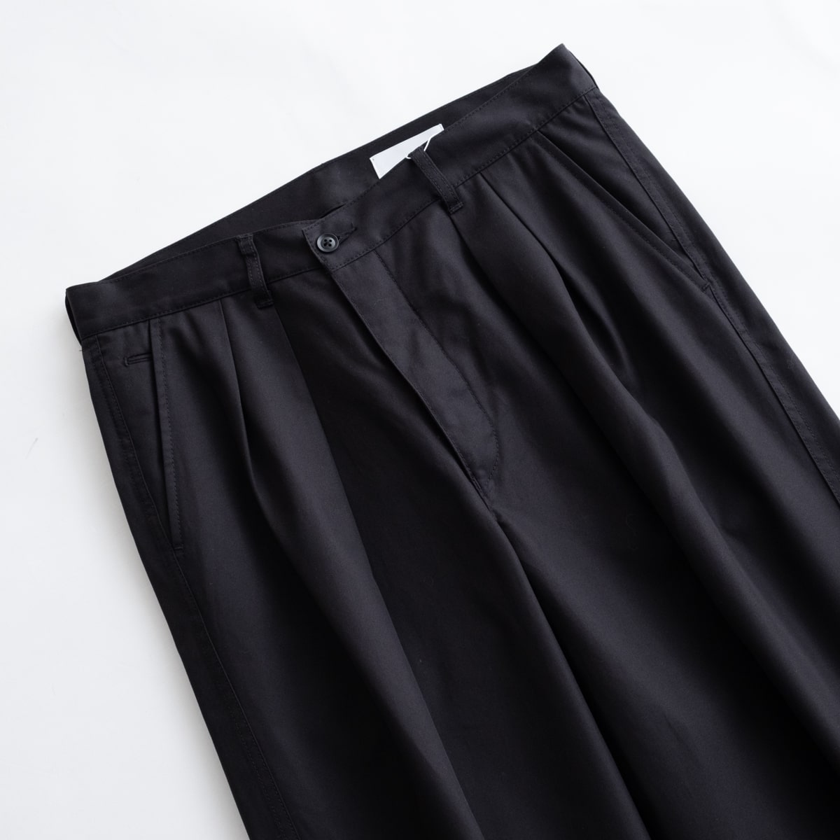 nuterm Two Tuck Wide Trousers(Black) | nuterm (ニューターム