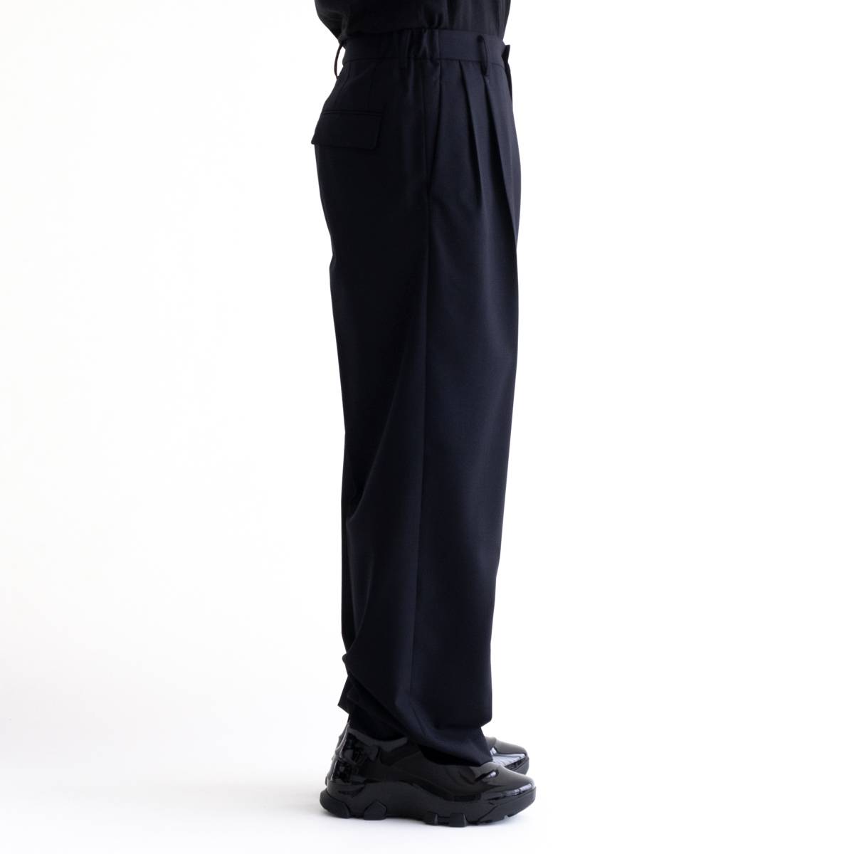 IRENISA TWO TUCKS WIDE PANTS(DARK NAVY) | IRENISA (イレニサ