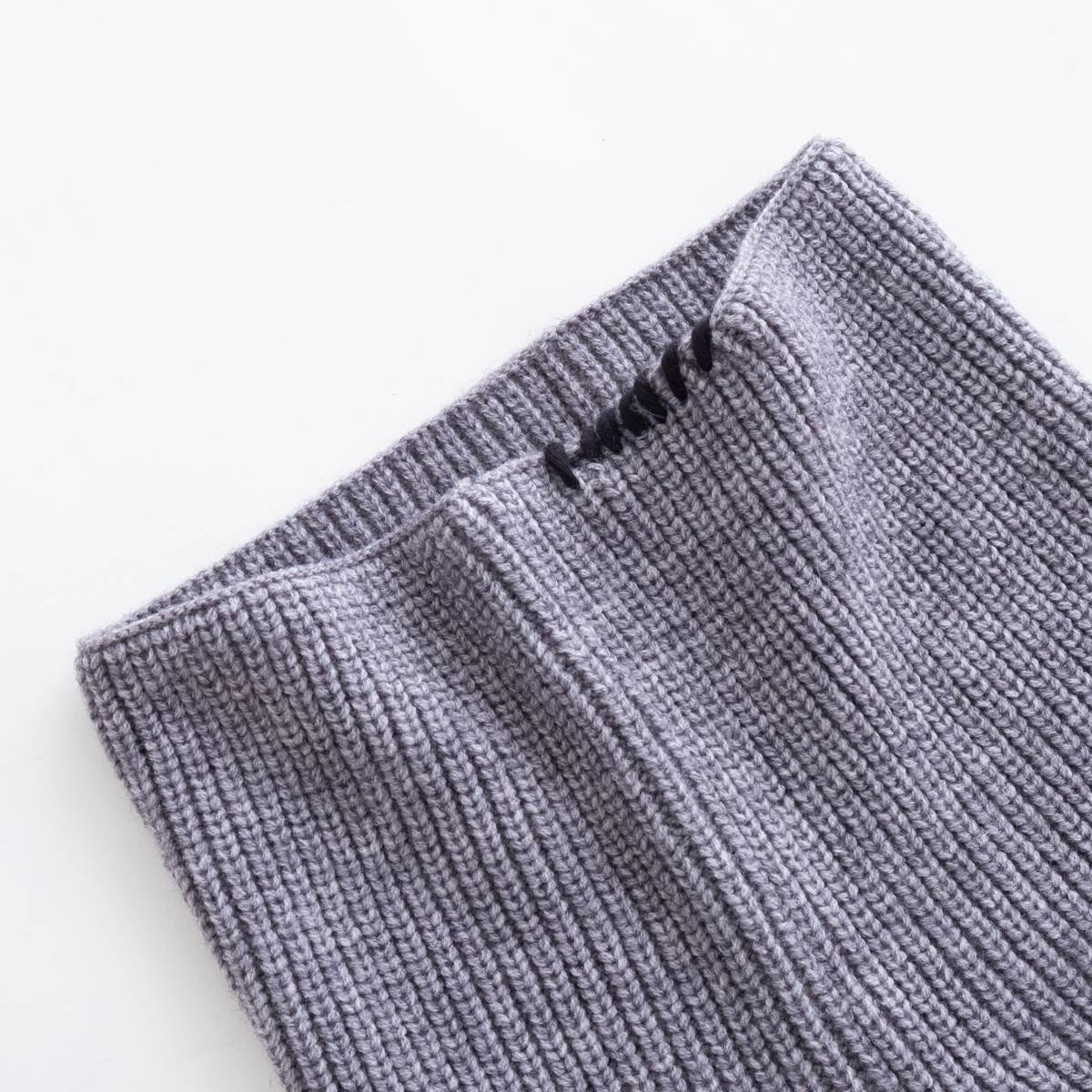 LOOPING KNIT NECKLAYER