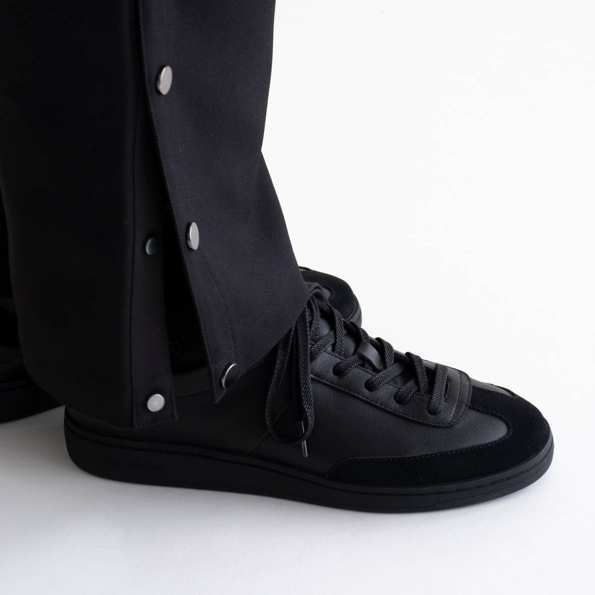 FOOT INDUSTRY GAT ON LEATHER(ESSENTIALS BLACK)